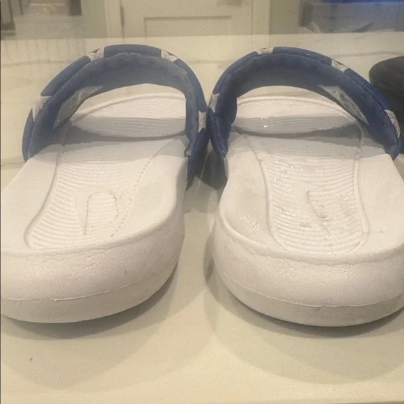 Nike and Pink Slide Sandals Collection - Picture 9 of 13